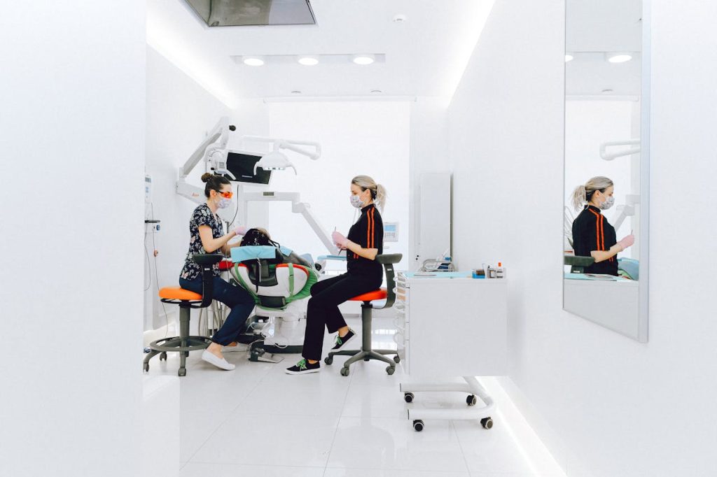 Soins dentaires moins chers : les vraies solutions pour un sourire accessible à tous 1 Soins dentaires moins chers