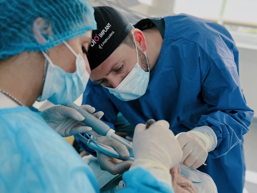 Pose d'un implant dentaire au Portugal
