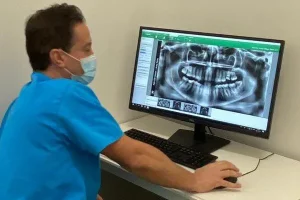 entretenir un implant dentaire