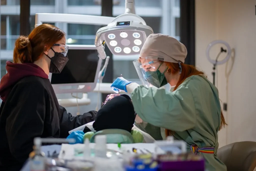 Exemple d’implant dentaire au Portugal avec couronne céramique.
