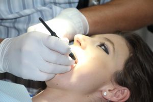 Consulter un dentiste régulièrement