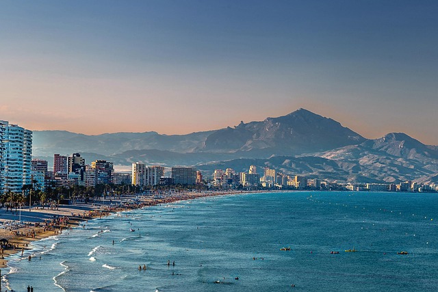 vue d’Alicante et Torrevieja pour un projet de tourisme dentaire en Espagne