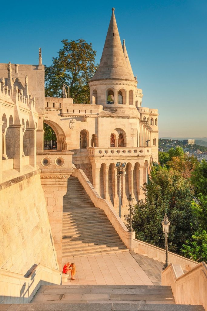 Que faire à Budapest ? Les 15 incontournables pendant votre séjour dentaire 5 Le Château de Buda dominant le Danube à Budapest